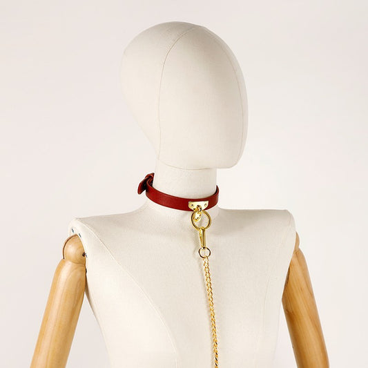 Collier “Slave Chain” – cuir et laisse dorée