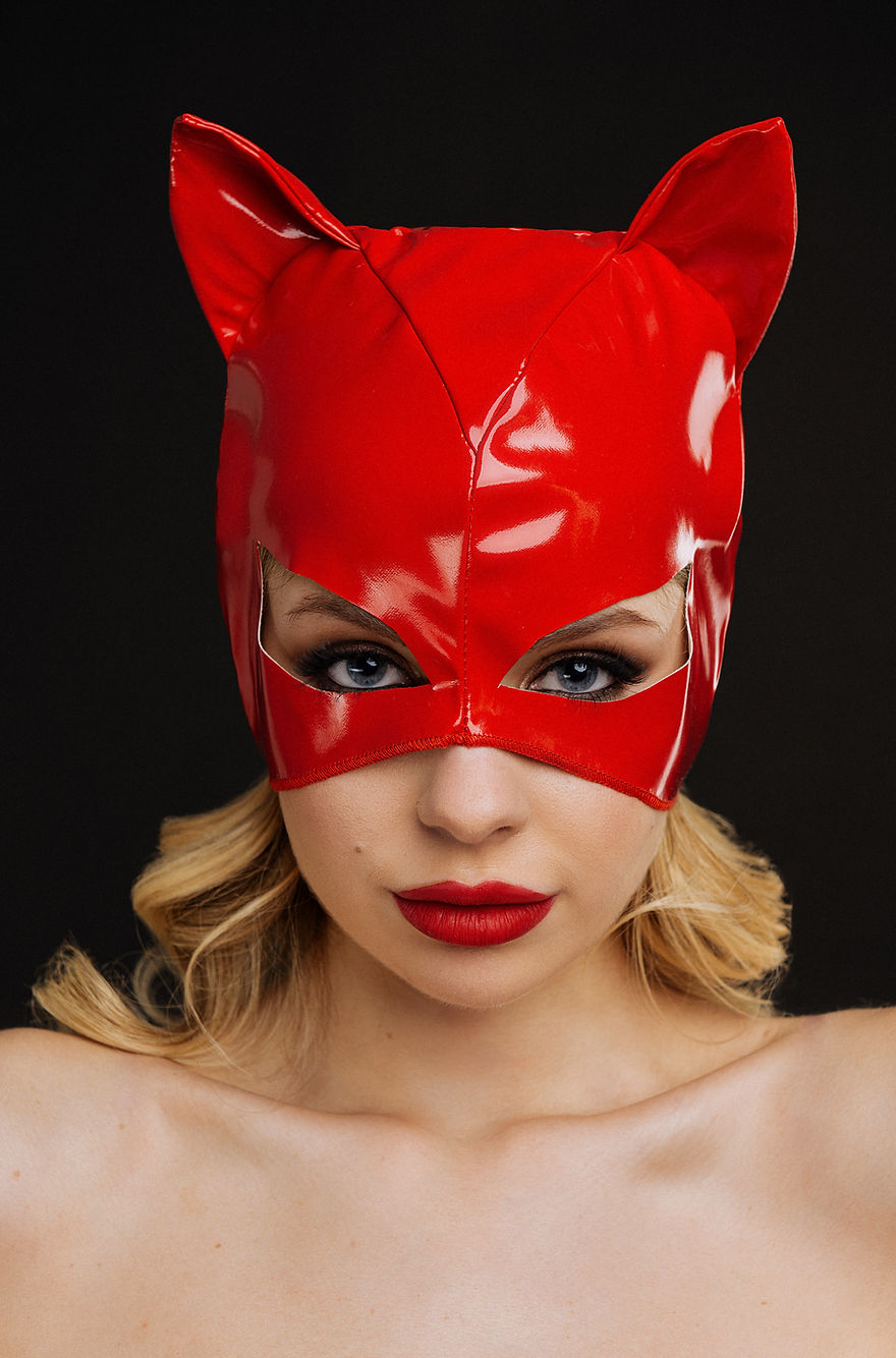 Masque Félin Rouge Cuir & Masque Œil – Look Enigmatique